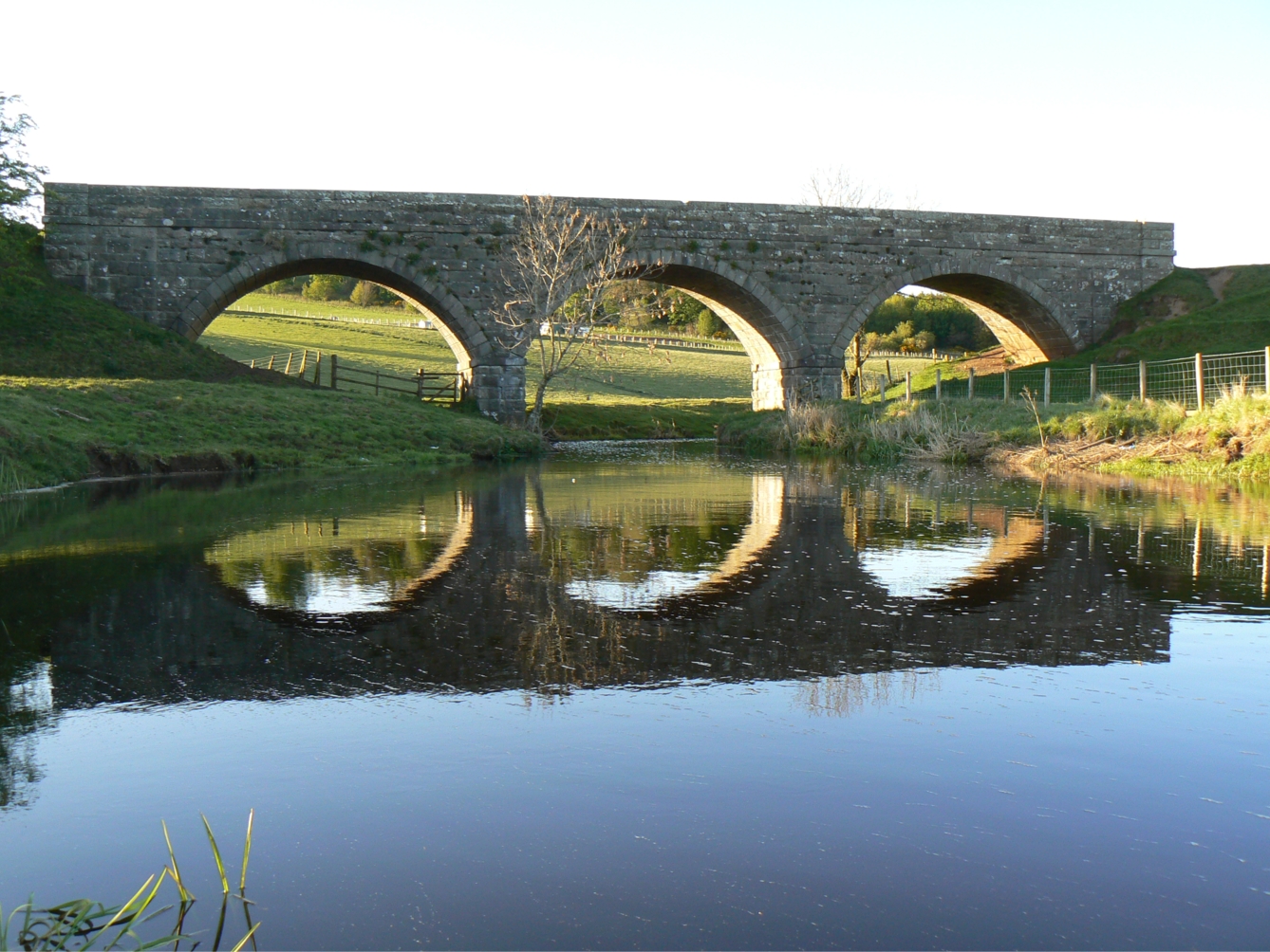 Three_Arched_Bridge_Over_Medwyn